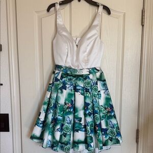 Narianna White and Green Floral Prom Dress